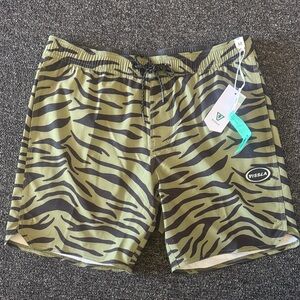 VISSLA  Mozambique Men's Olive Zebra Board Shorts
